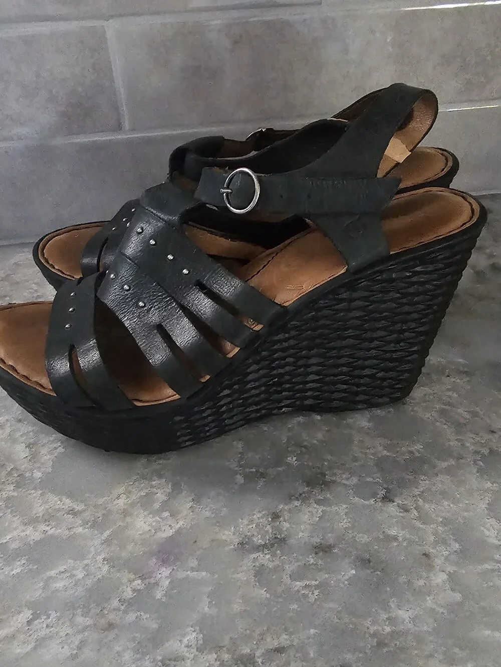 Born Black Leather Studded Platform Wedge Sandals Womens Size 8 M/W W32321 EU 39